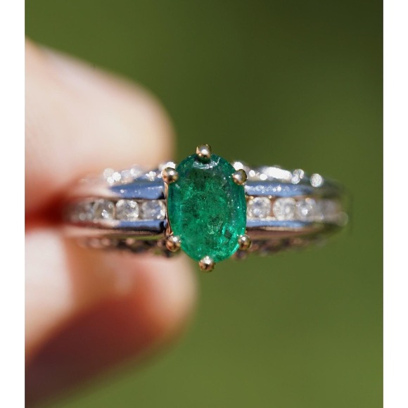 Vintage 14k Solid Gold Channel Engraved Filigree Natural Emerald & Diamond Ring‎